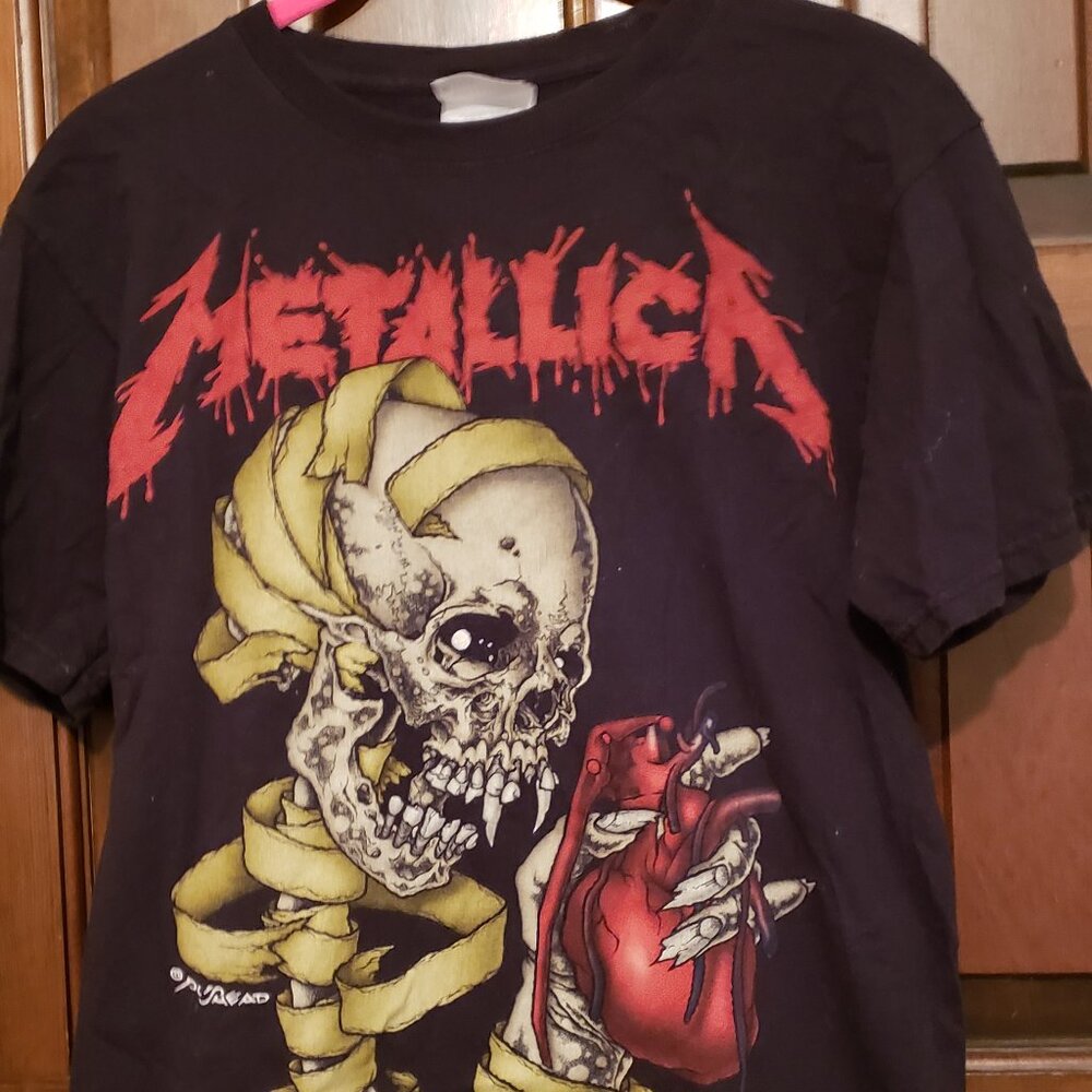 Ladies' Hanes Sz. S Metallica t-shirt; pre-owned; short sleeves; Heart Explosive